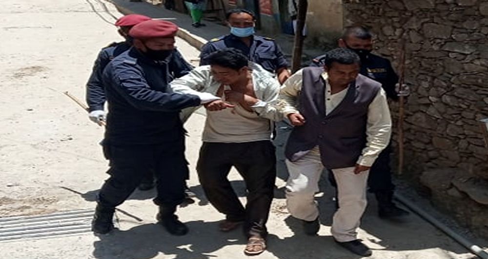 बजारमा हल्ला गरिरहेको अबस्थामा पक्राउ